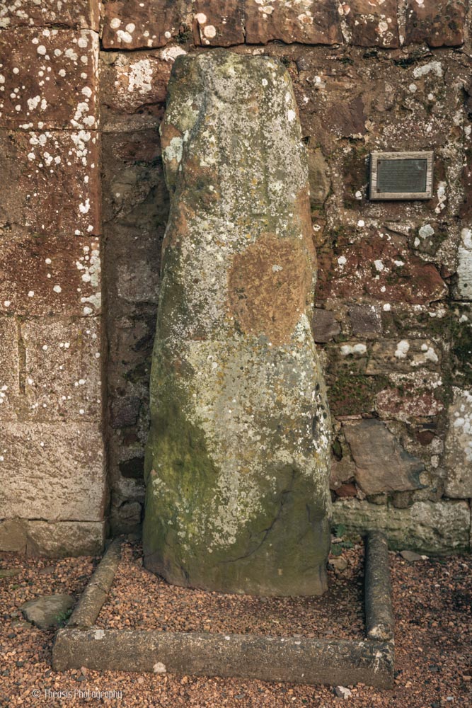 A closer view of the stone.